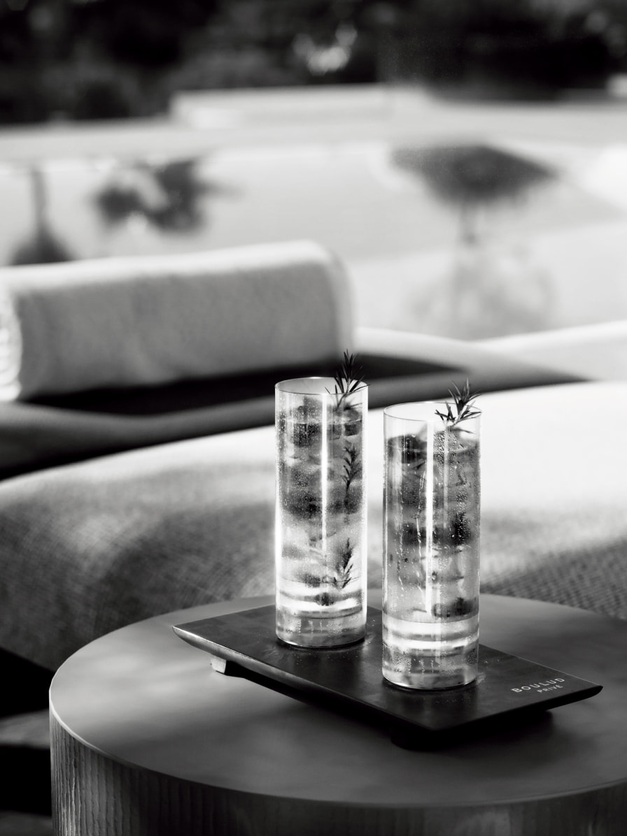 2 cocktails in Koelsch glasses on an end table 